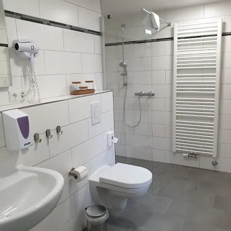 Waldhotel Rennsteighoehe מלון דירות פראונוואלד